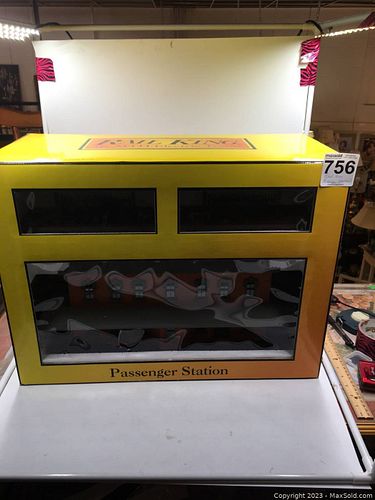 Lot #756 (1 of 12)