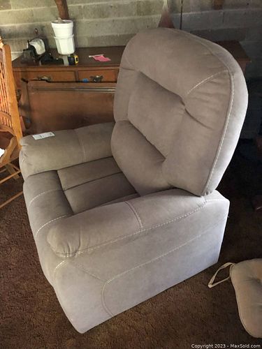 Electric lift chair Tan Heated Massage Recliner (1 of 5)