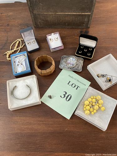 Lot #30 (1 of 9)
