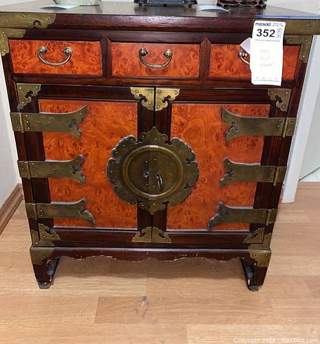 Lot #352 (1 of 8)