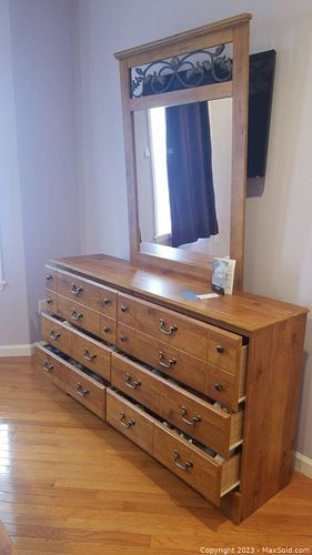 Lot #32 (1 of 18)