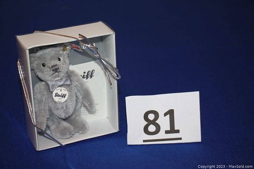 Lot #81 (1 of 6)