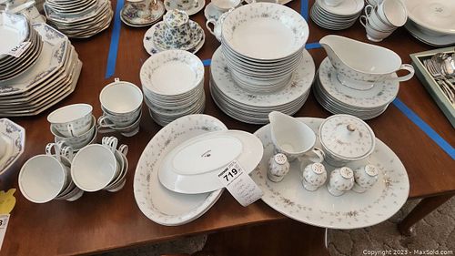 Lot #719 (1 of 9)