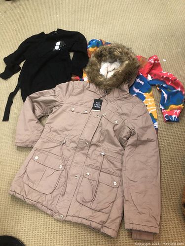 Lot #555 (1 of 6)