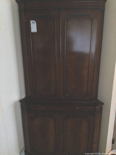 Lot #305 (1 of 8)