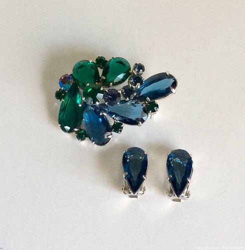 Lot #30 (1 of 6)