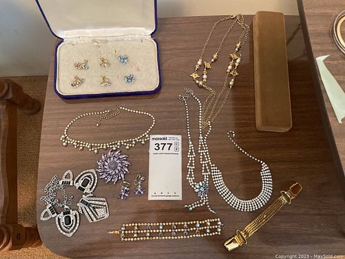 Lot #377 (1 of 8)