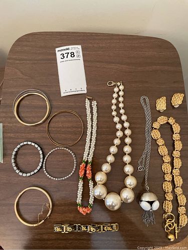 Lot #378 (1 of 8)