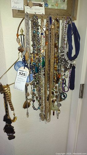Lot #525 (1 of 9)