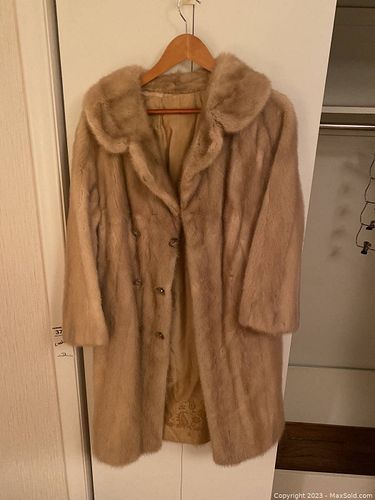 Lot #374 (1 of 9)
