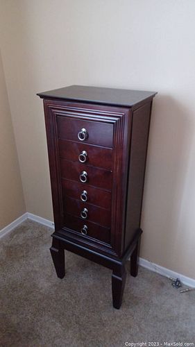 Lot #511 (1 of 8)