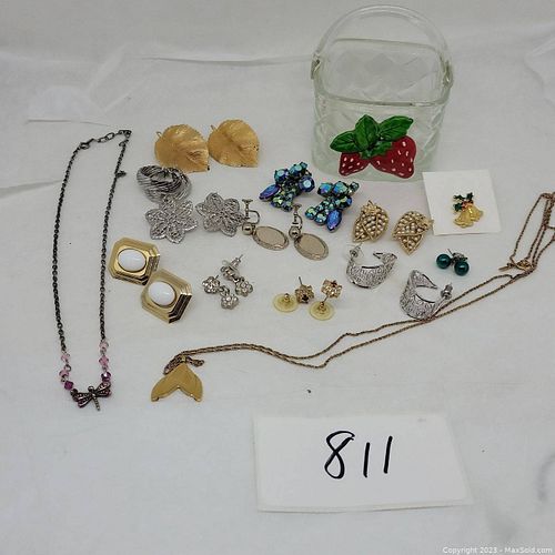 Lot #811 (1 of 10)