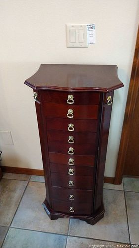 Lot #256 (1 of 8)