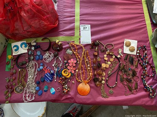 Lot #27 (1 of 8)