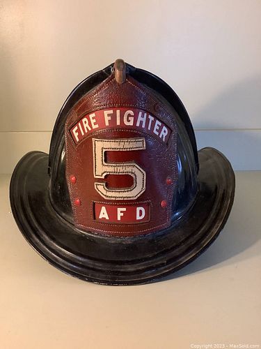 Lot #827 (1 of 7)