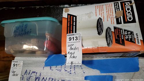 Lot #913 (1 of 9)