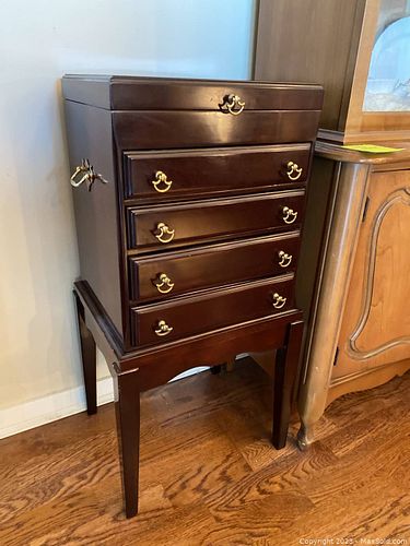 Cabinet C (1 of 8)