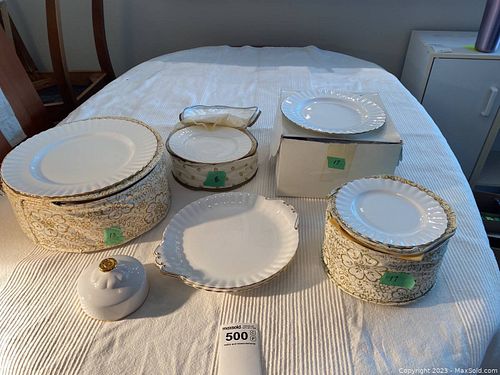 Royal Albert Val D'or Plates and More B (1 of 9)