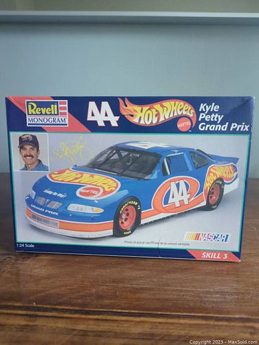 Lot #8 (1 of 5)