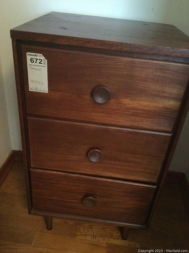 Lot #672 (1 of 8)