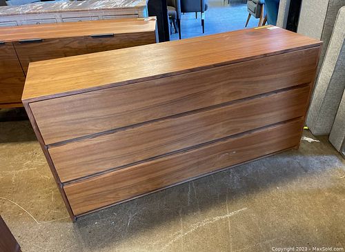 Lot #325 (1 of 9)