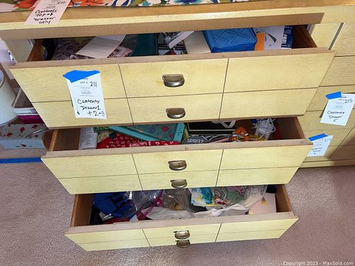 Dresser Drawers, Content 3 Drawers (1 of 20)