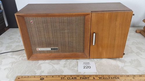 Lot #220 (1 of 8)