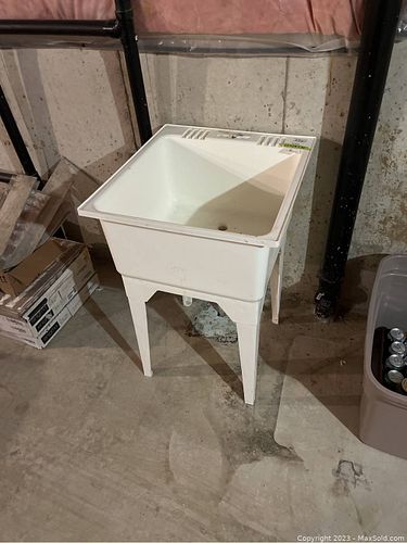 Lot #329 (1 of 9)