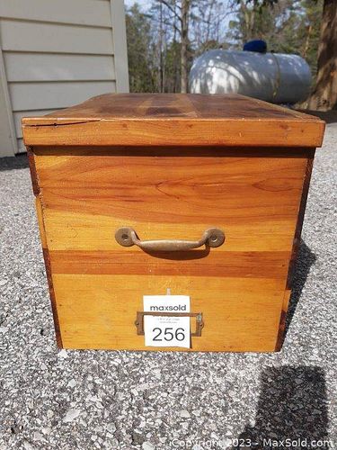 Lot #256 (1 of 8)