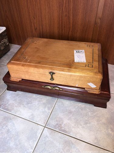 Lot #567 (1 of 18)