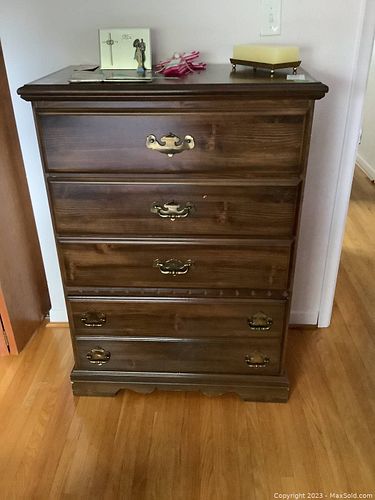 Lot #527 (1 of 8)