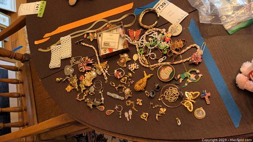 Lot #739 (1 of 13)