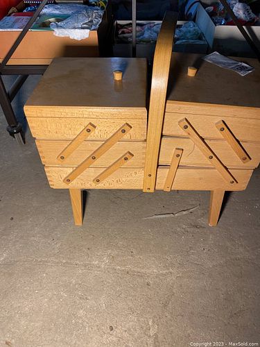 Lot #595 (1 of 11)