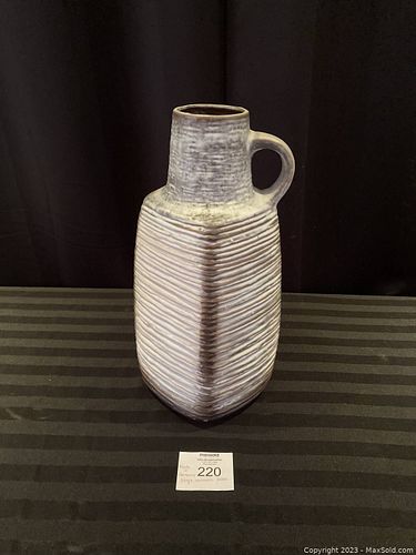 Lot #220 (1 of 4)