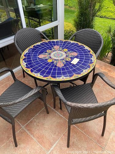 Outdoor Table & Chairs (1 of 4)