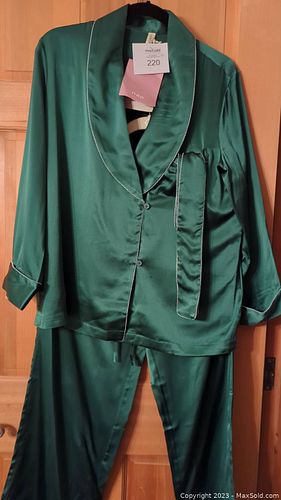 Lot #220 (1 of 7)