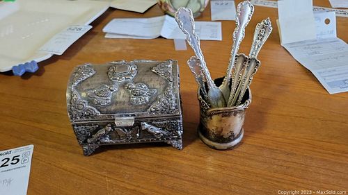 Lot #525 (1 of 13)