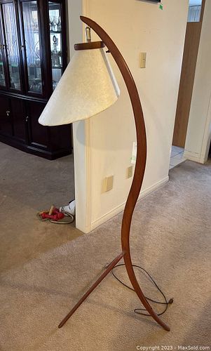Lot #569 (1 of 12)