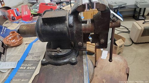 Lot #259 (1 of 9)