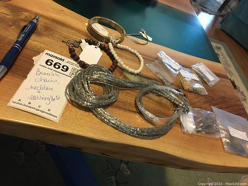 Lot #669 (1 of 14)
