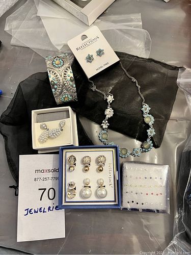 Lot #70 (1 of 9)