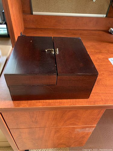 Lot #568 (1 of 13)