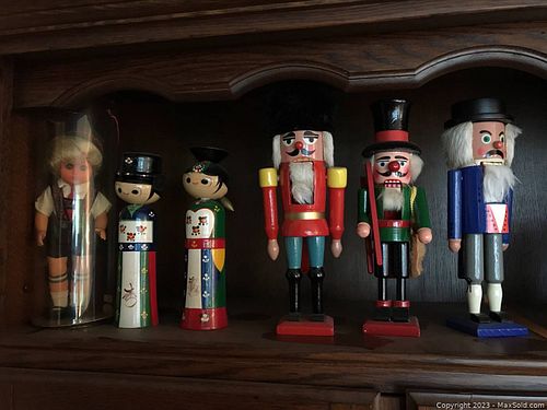 Lot #676 (1 of 8)