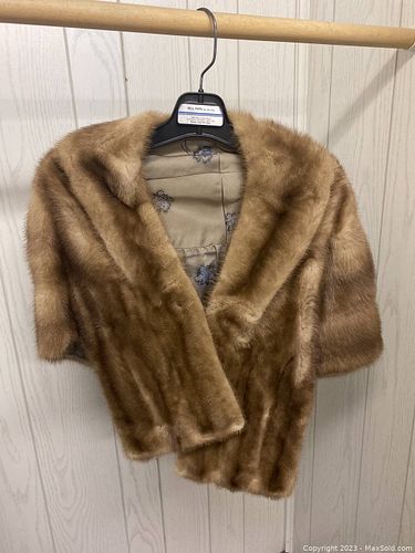 Lot #687 (1 of 8)