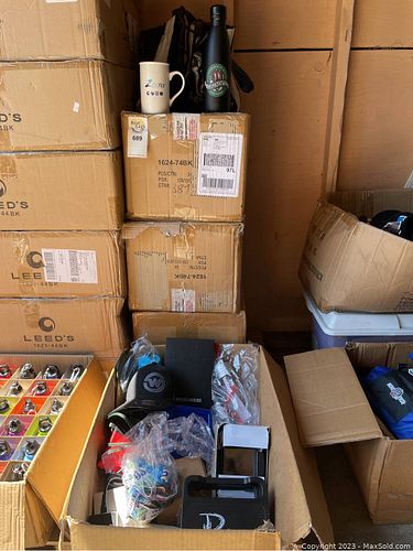 Lot #689 (1 of 17)