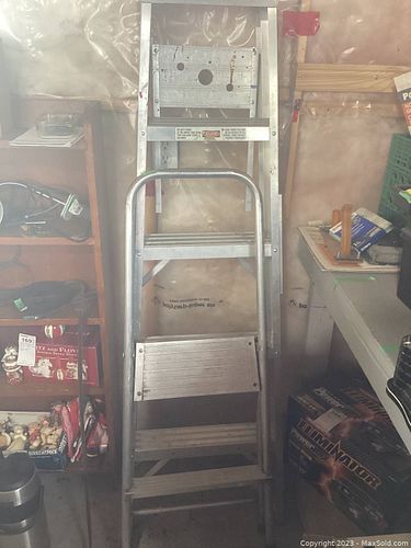 Lot #207 (1 of 7)