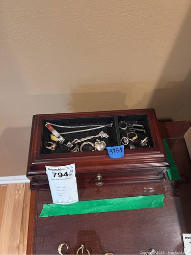 Lot #794 (1 of 8)