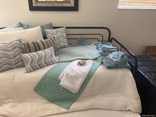 Lot #220 (1 of 6)