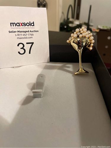 Lot #37 (1 of 4)