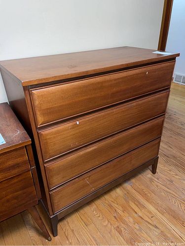 Lot #403 (1 of 8)